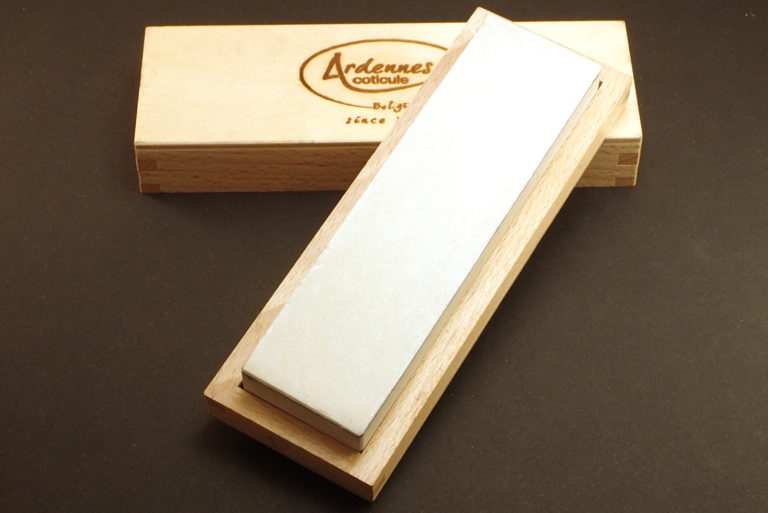 artisan coutelier - entretien des couteaux : pierre à aiguiser en coticule belge / coticule de Vielsalm